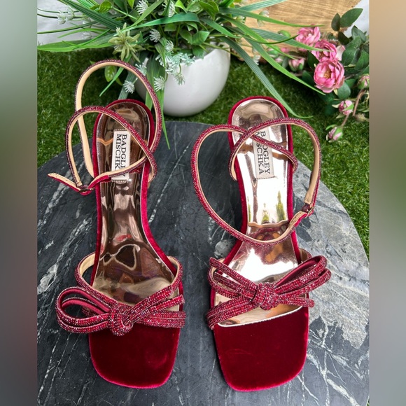 BADGLEY MISCHKA
Effie Strappy Bow
Stiletto Heels RUBY RED
$245 size 7.5 gently - Picture 15 of 17